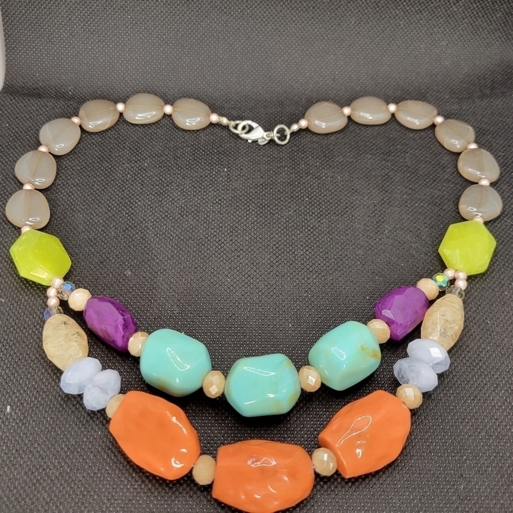 Premier Designs beautiful colors chunky fun beaded necklace.